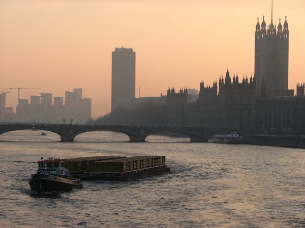 river-barge-thames-2-wikimedia-commons.jpg river-barge-thames-2-wikimedia-commons.jpg