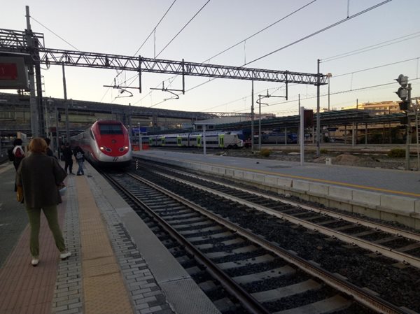 train-italy-picture-taken-by-christofer.jpg train-italy-picture-taken-by-christofer.jpg